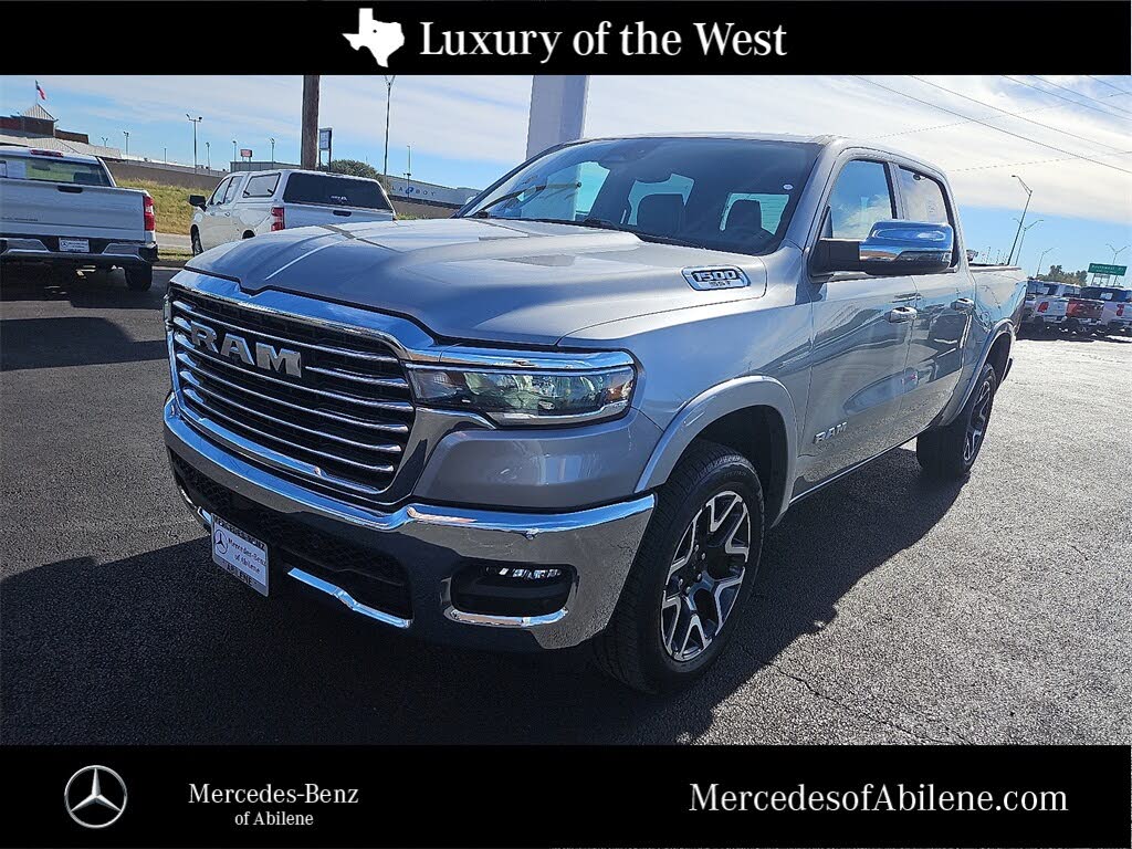 2025 RAM 1500 Laramie Crew Cab 4WD
