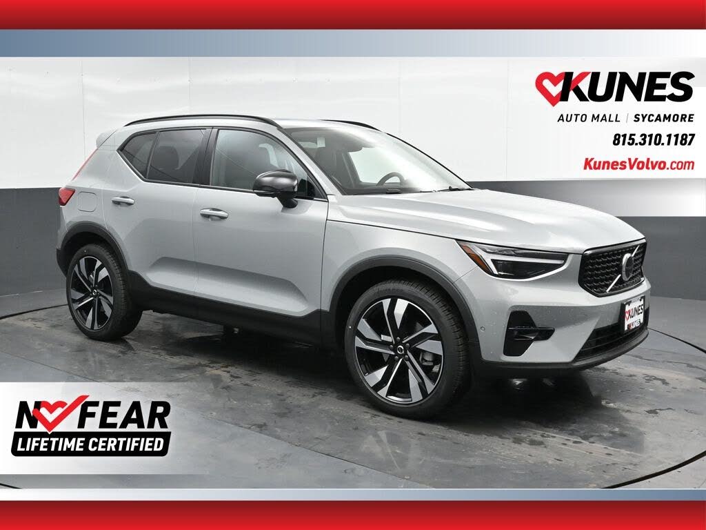 2025 Volvo XC40 B5 Ultra Dark Theme AWD