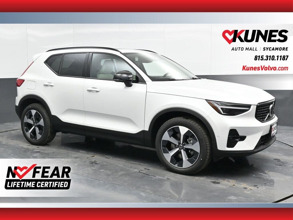 2025 Volvo XC40 B5 Plus Dark Theme AWD