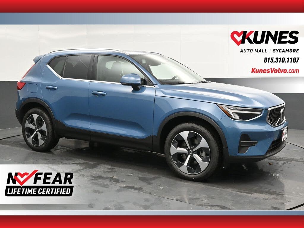 2025 Volvo XC40 B5 Core Bright Theme AWD