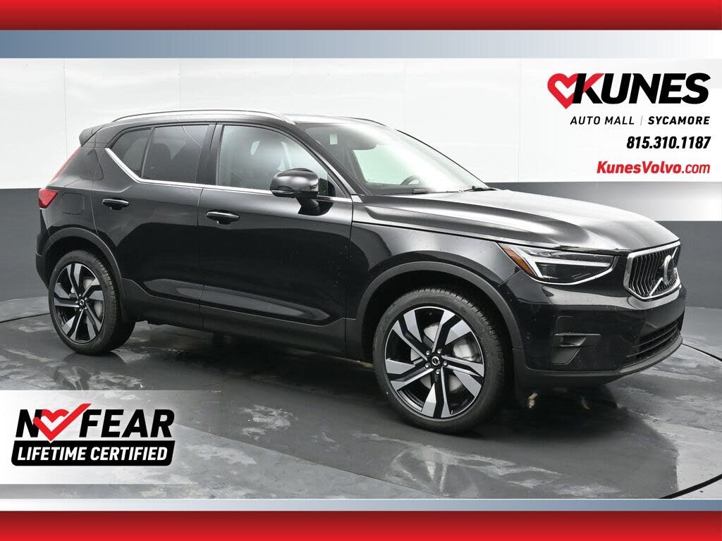 2025 Volvo XC40 B5 Ultra Bright Theme AWD