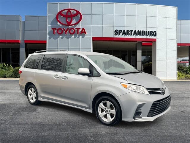 2018 Toyota Sienna LE 7-Passenger FWD with Auto-Access Seat
