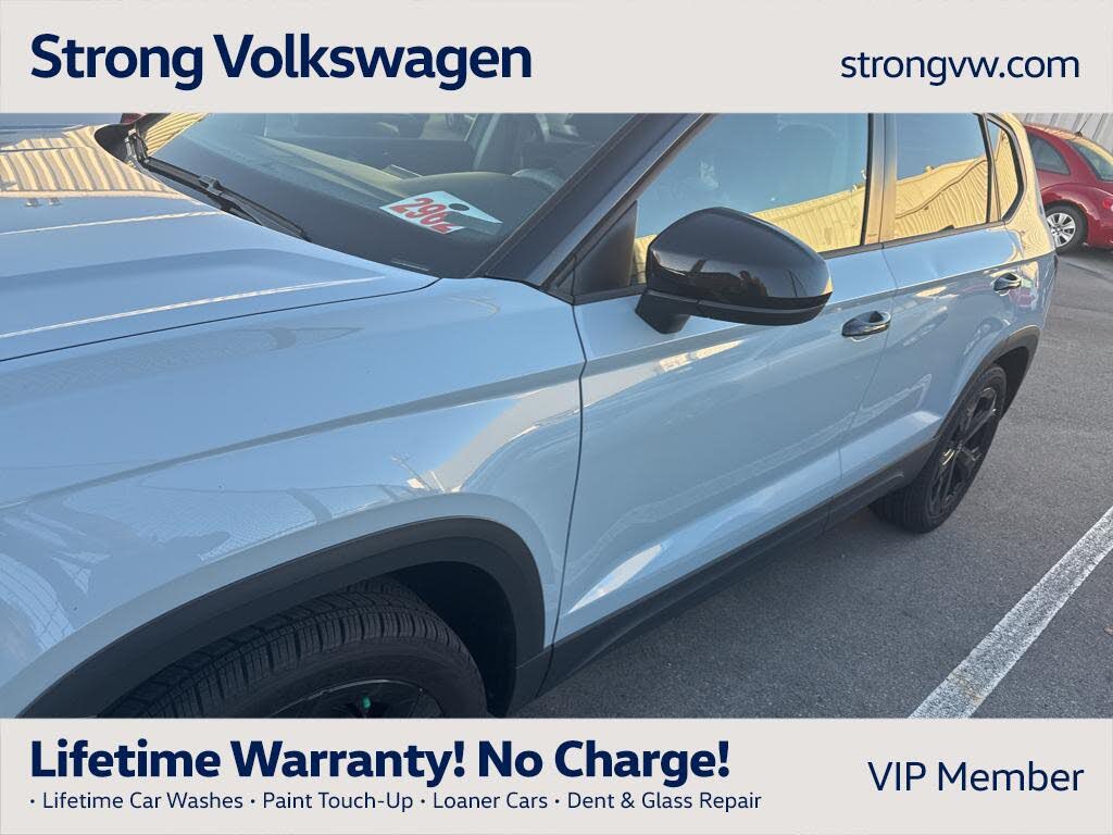 2025 Volkswagen Taos SE Black 4Motion