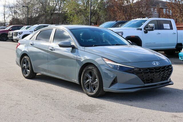 2022 Hyundai Elantra SEL FWD