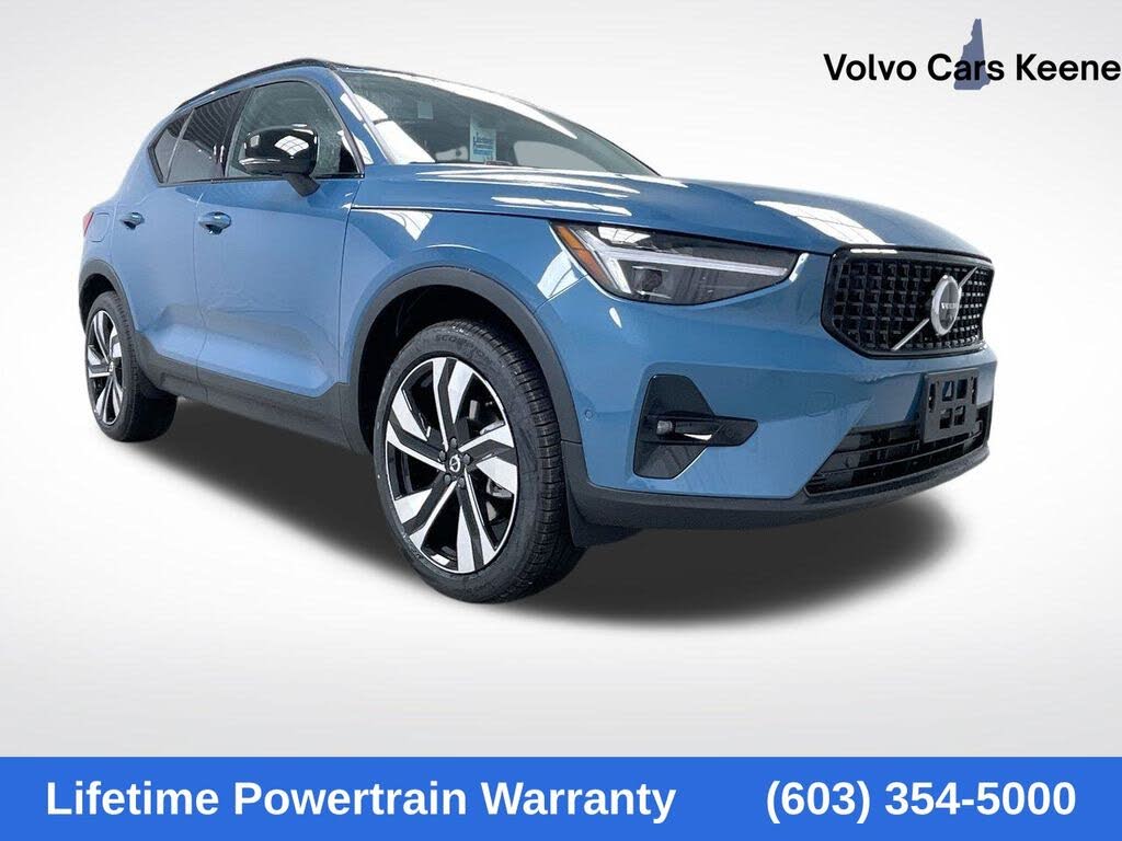 2025 Volvo XC40 B5 Plus Dark Theme AWD