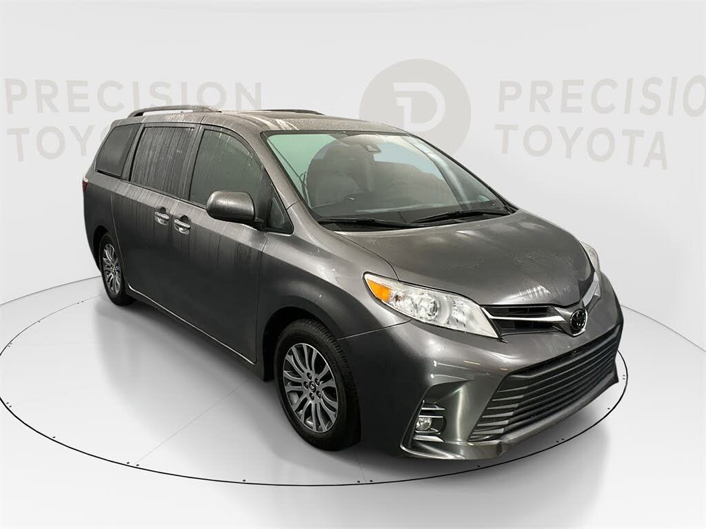 2018 Toyota Sienna XLE 7-Passenger FWD with Auto-Access Seat