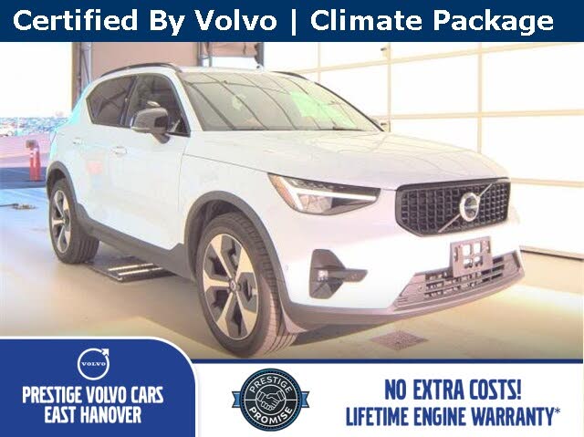2025 Volvo XC40 B5 Plus Dark Theme AWD