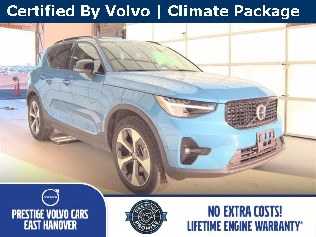 2025 Volvo XC40 B5 Plus Dark Theme AWD