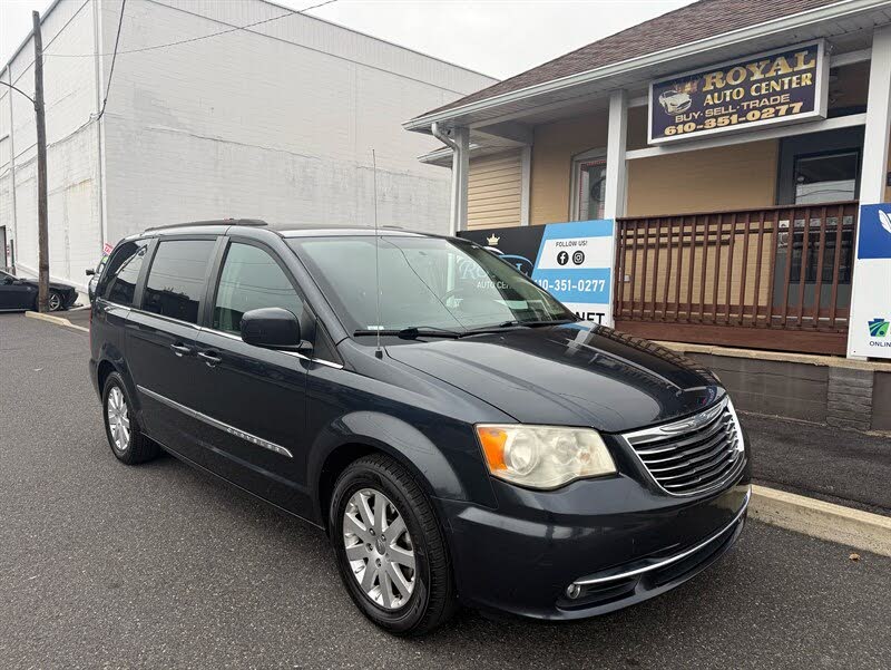 2014 Chrysler Town & Country Touring FWD