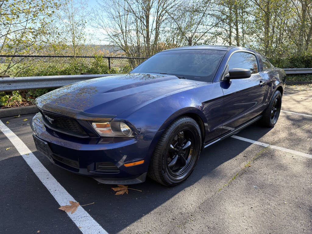 2010 Ford Mustang V6 Premium Coupe RWD