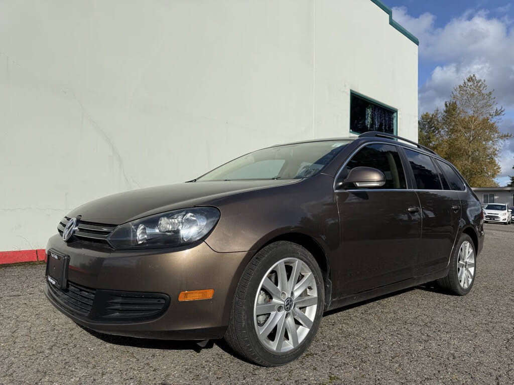 2012 Volkswagen Jetta SportWagen TDI FWD with Sunroof and Navigation