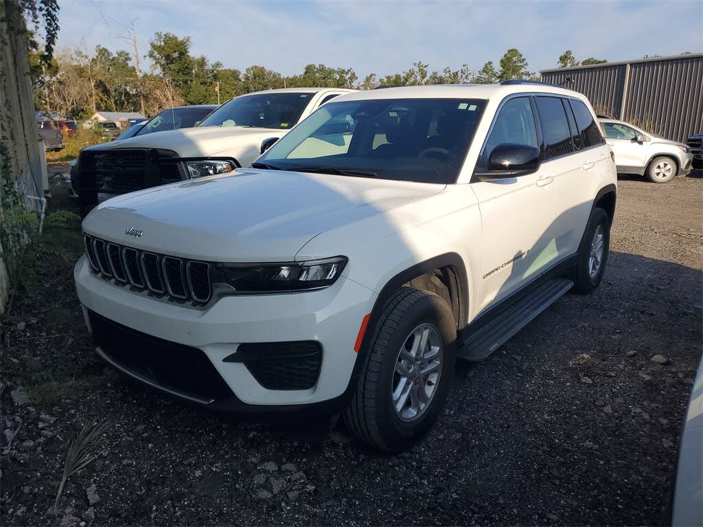 2023 Jeep Grand Cherokee Laredo RWD