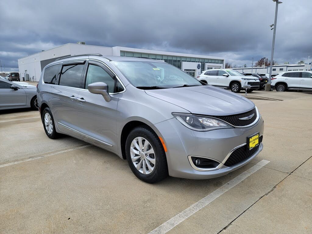 2017 Chrysler Pacifica Touring L FWD