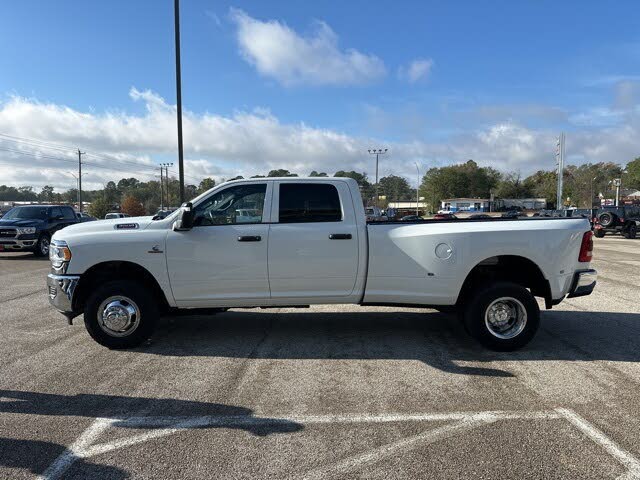 2024 RAM 3500 Tradesman Crew Cab LB DRW 4WD