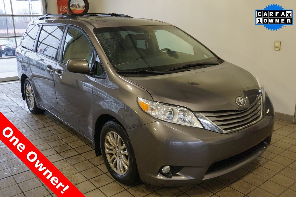 2015 Toyota Sienna XLE 7-Passenger Auto Access Seat