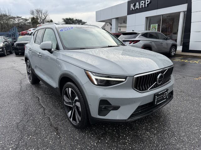 2025 Volvo XC40 B5 Ultra Bright Theme AWD