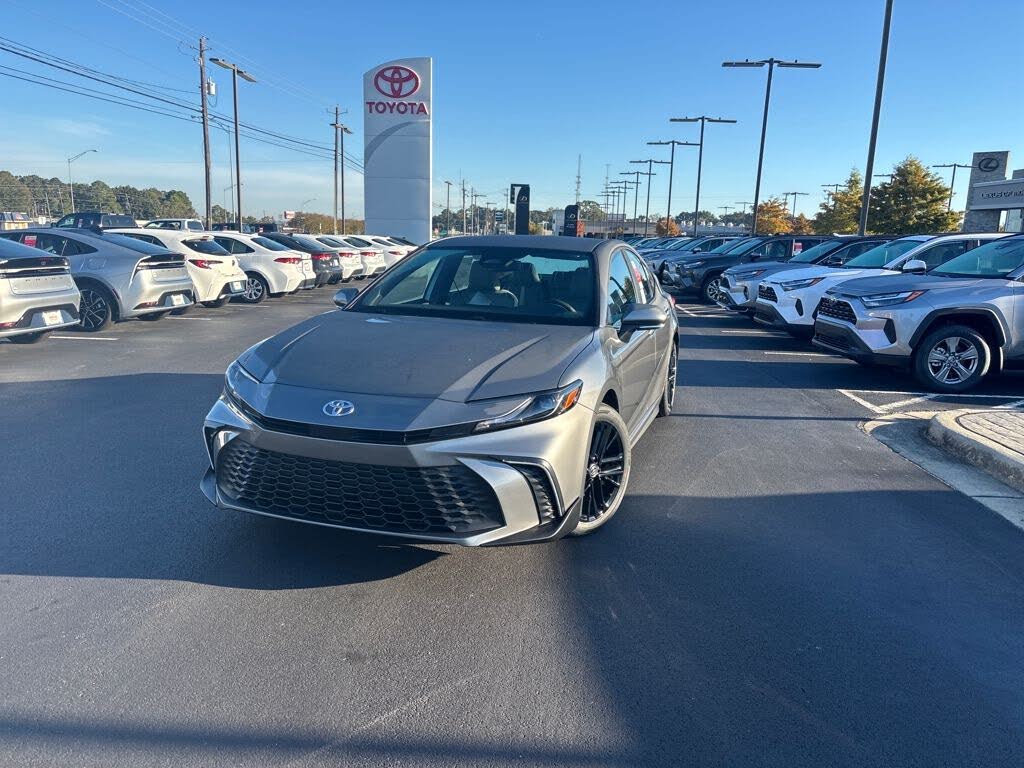 2026 Toyota Camry SE FWD