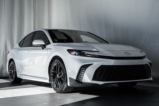 2025 Toyota Camry SE FWD
