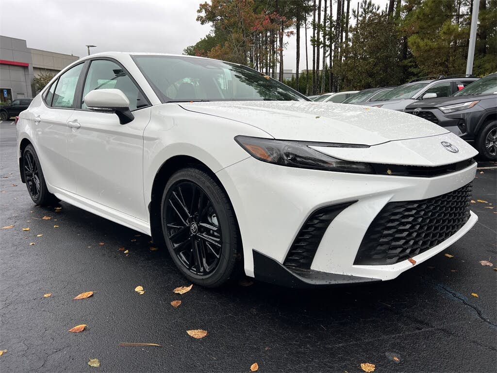 2026 Toyota Camry SE FWD