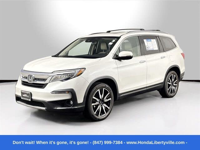 2021 Honda Pilot Touring AWD with Rear Captains Chairs