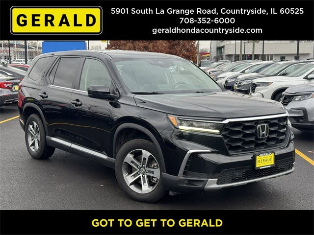 2023 Honda Pilot EX-L AWD with Captains Chairs