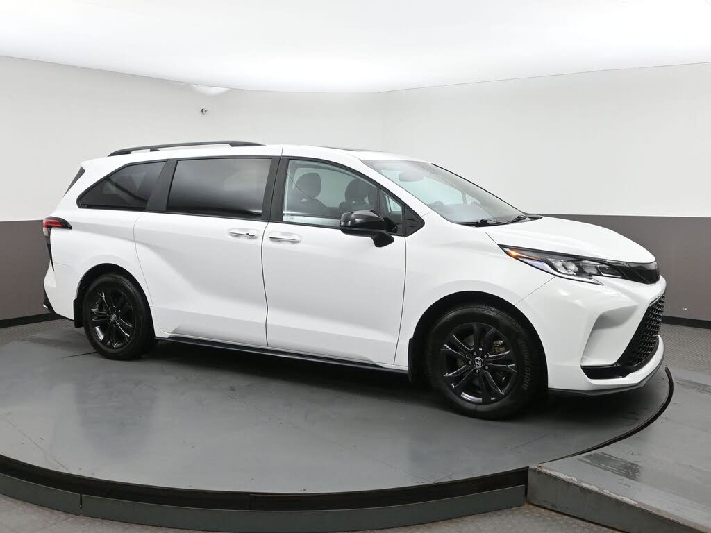 Toyota Sienna XSE 7-Passenger AWD 2025