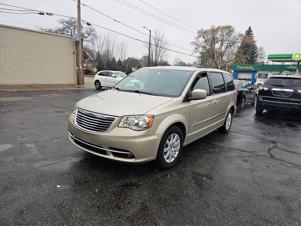 2014 Chrysler Town & Country Touring FWD