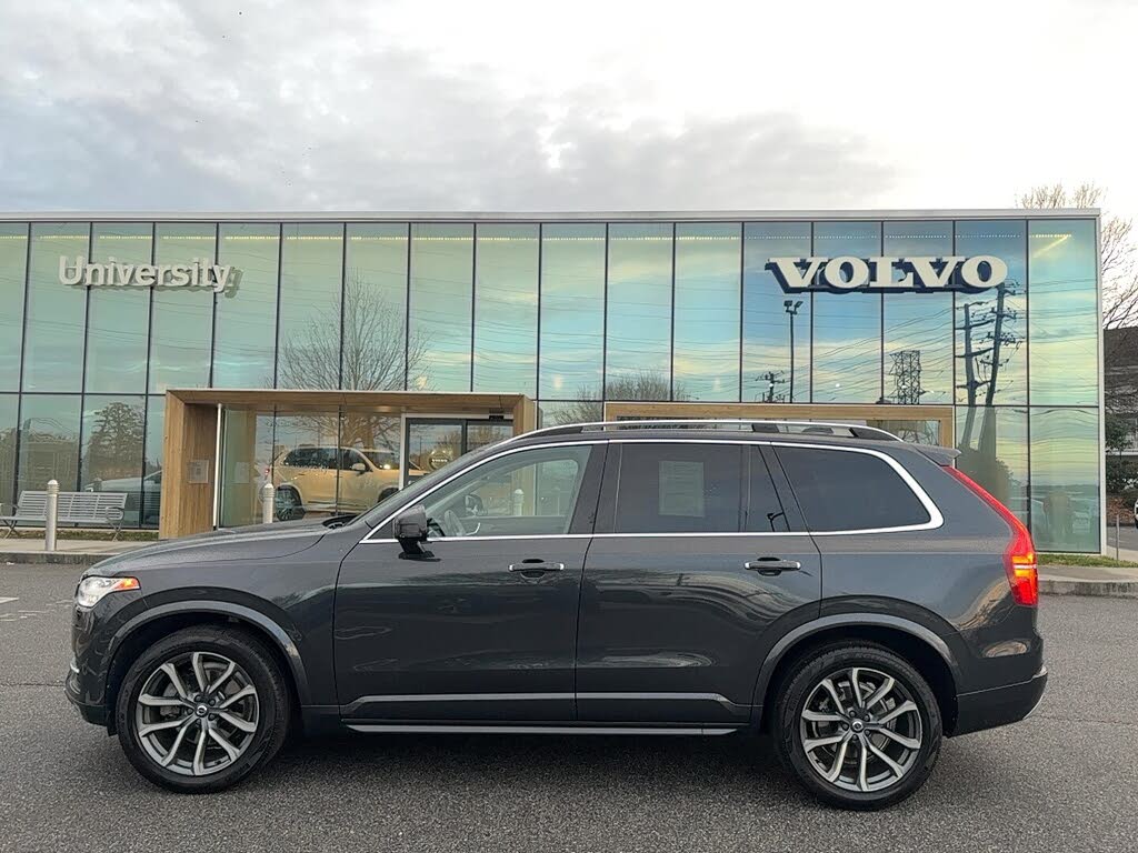 2017 Volvo XC90 T6 Momentum AWD