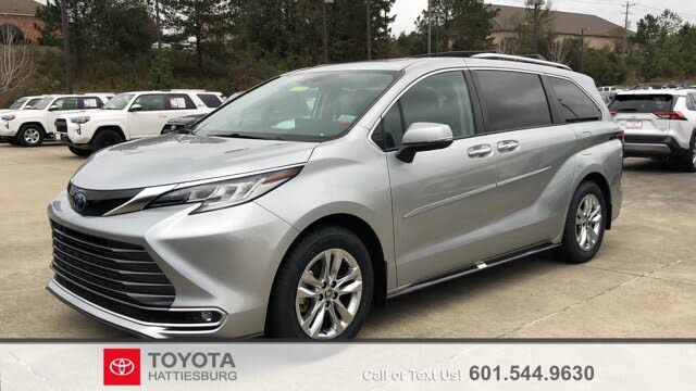 2022 Toyota Sienna Limited 7-Passenger FWD