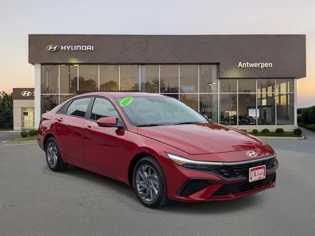 2024 Hyundai Elantra SEL FWD