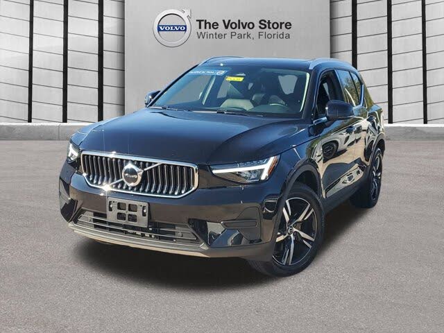 2025 Volvo XC40 B5 Core Bright Theme AWD