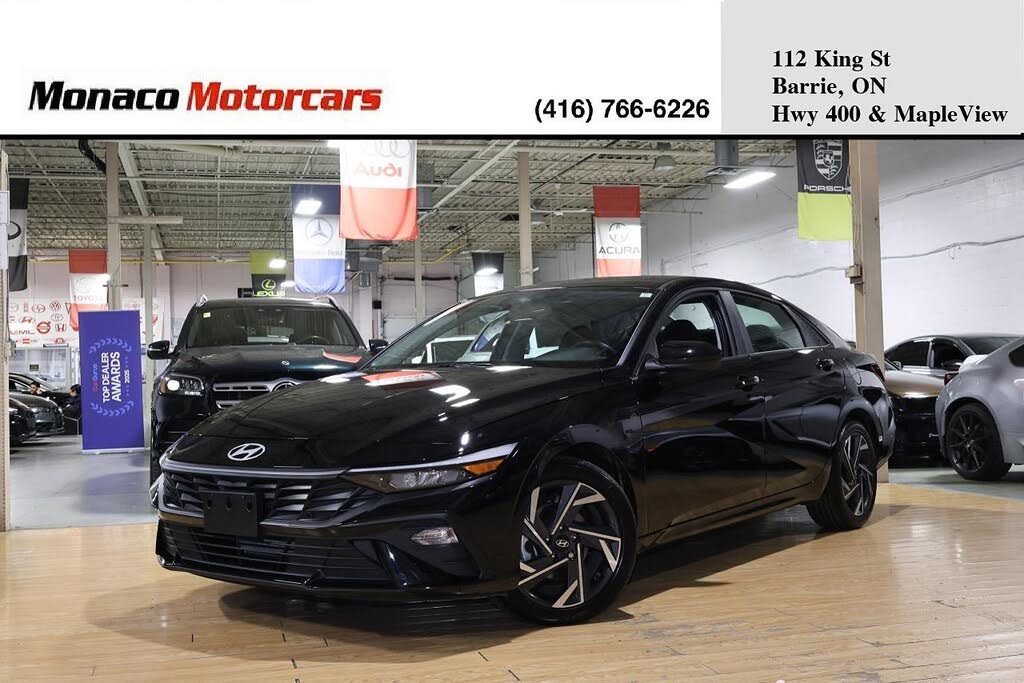 Hyundai Elantra Essential FWD 2025