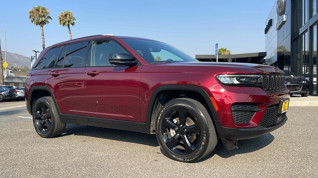 2023 Jeep Grand Cherokee Altitude 4WD