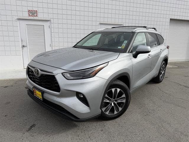 2023 Toyota Highlander XLE FWD