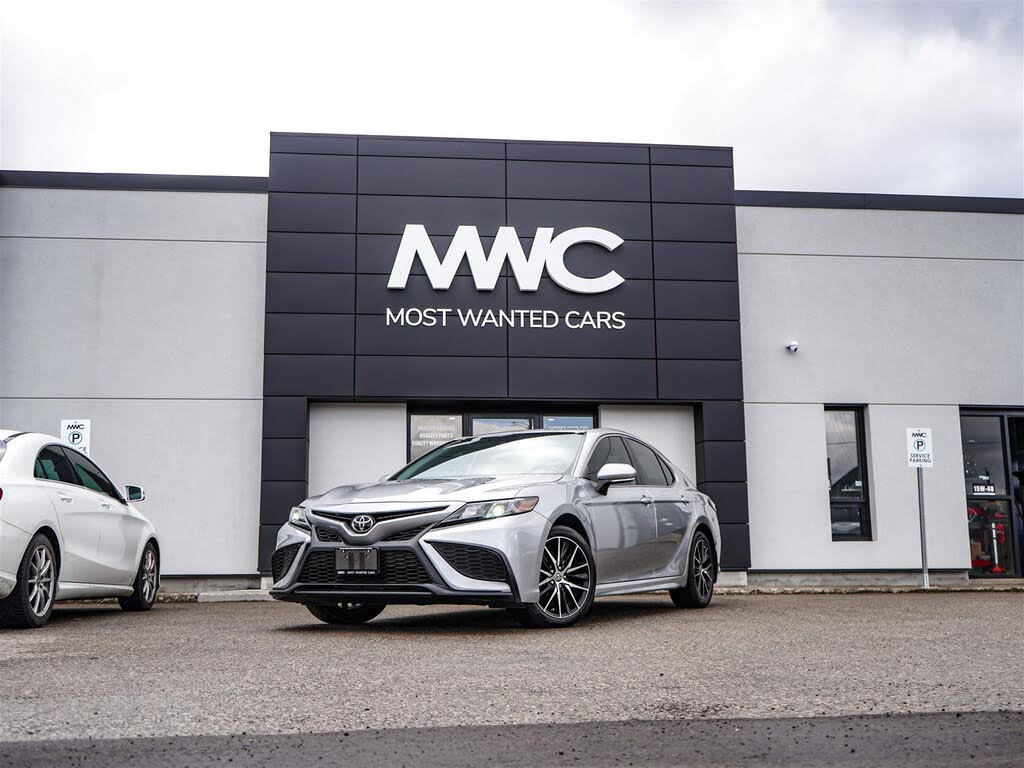 Toyota Camry SE FWD 2024