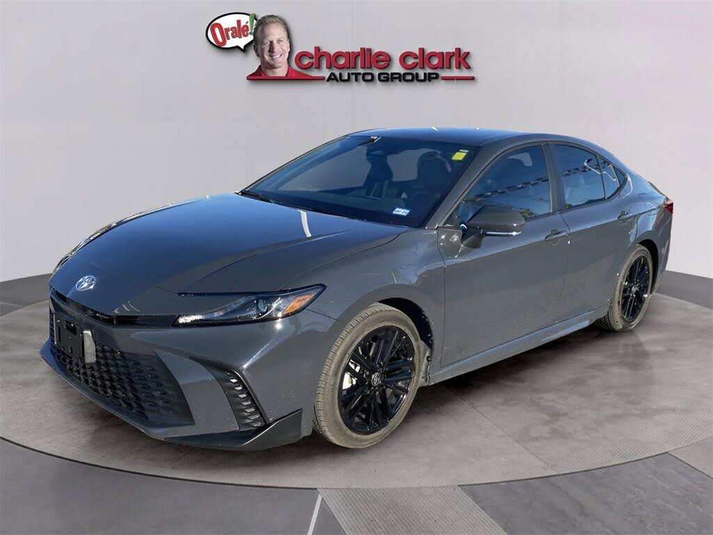 2025 Toyota Camry SE FWD