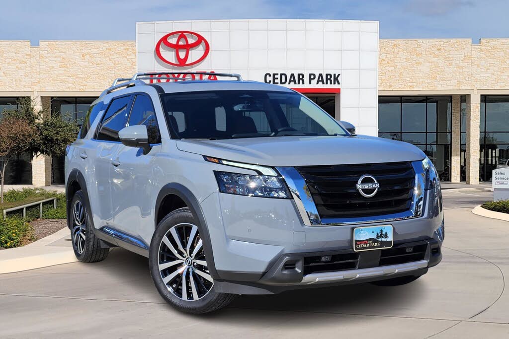 2025 Nissan Pathfinder Platinum FWD