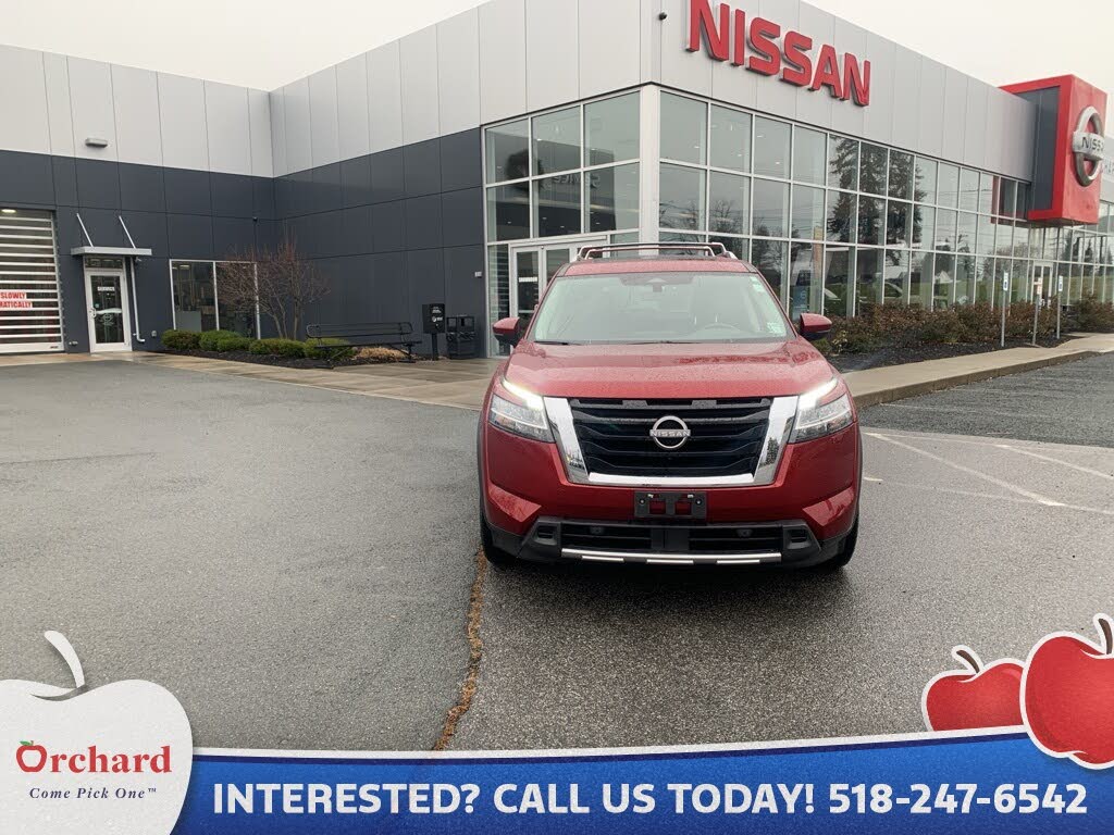 2023 Nissan Pathfinder SL 4WD