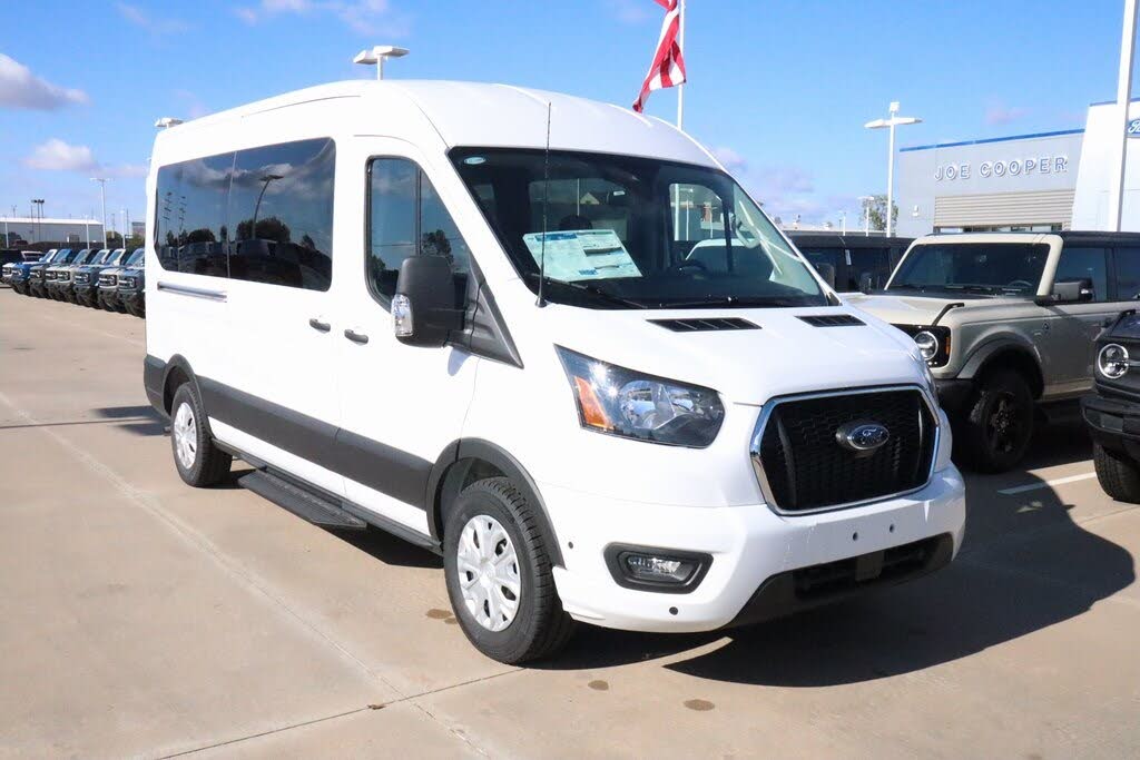 2025 Ford Transit Passenger 350 XLT Medium Roof LB RWD