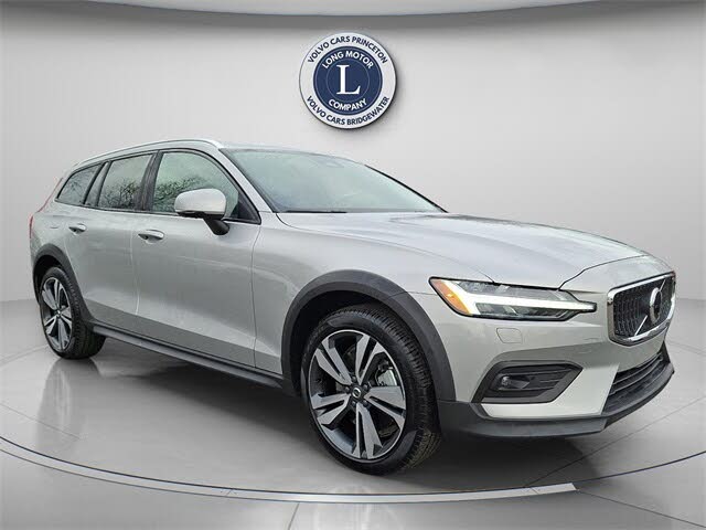 2025 Volvo V60 Cross Country B5 Plus AWD