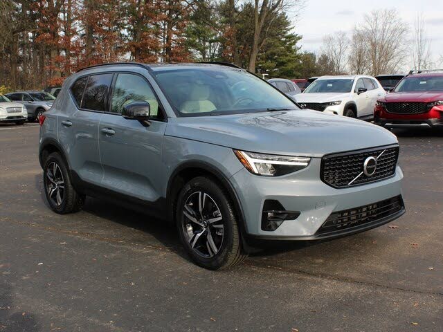 2023 Volvo XC40 B5 Plus Dark Theme AWD