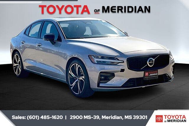 2024 Volvo S60 B5 Ultimate Dark Theme AWD