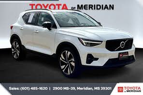 Volvo XC40 B5 Plus Dark Theme AWD