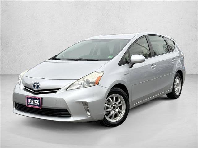 2013 Toyota Prius v Three FWD