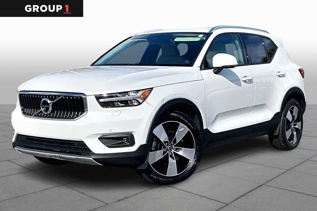 2022 Volvo XC40 T4 Momentum FWD