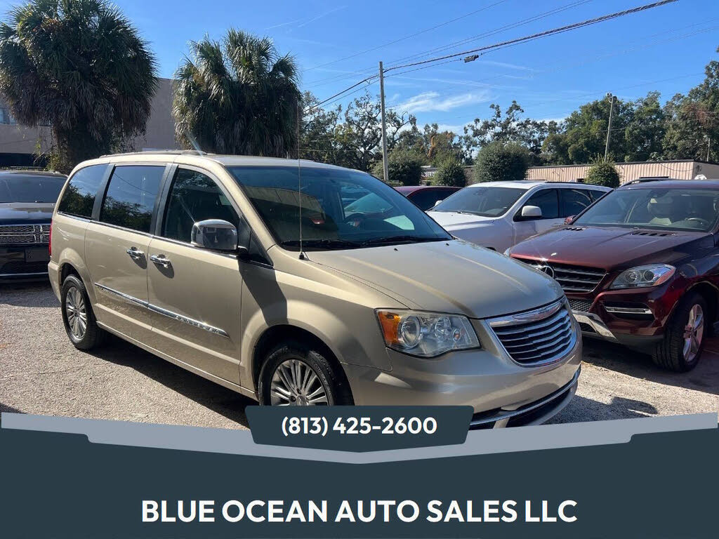 2015 Chrysler Town & Country Touring-L FWD