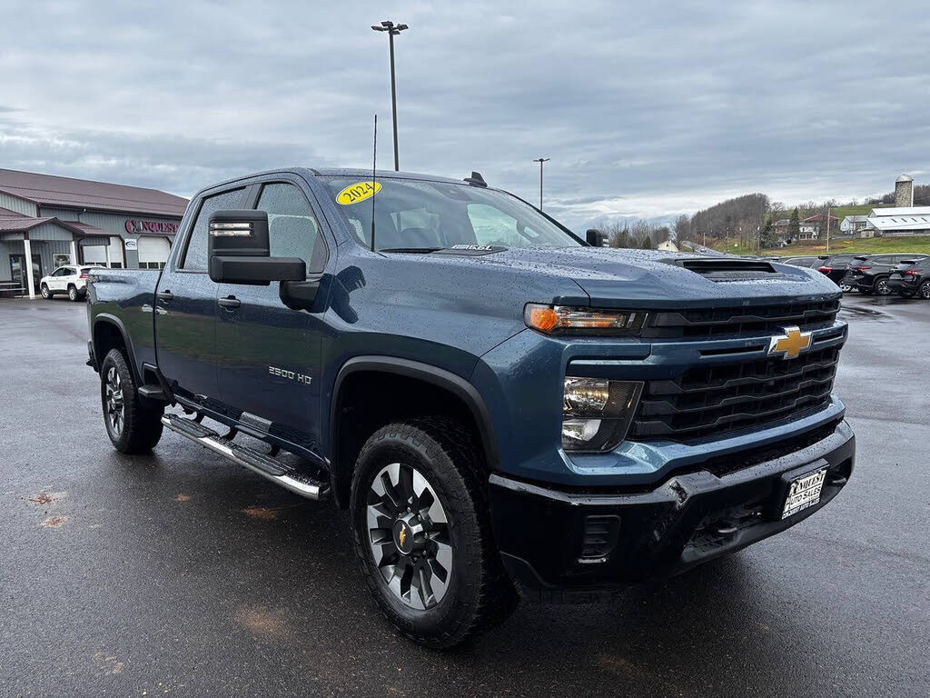 2024 Chevrolet Silverado 2500HD Custom Crew Cab 4WD