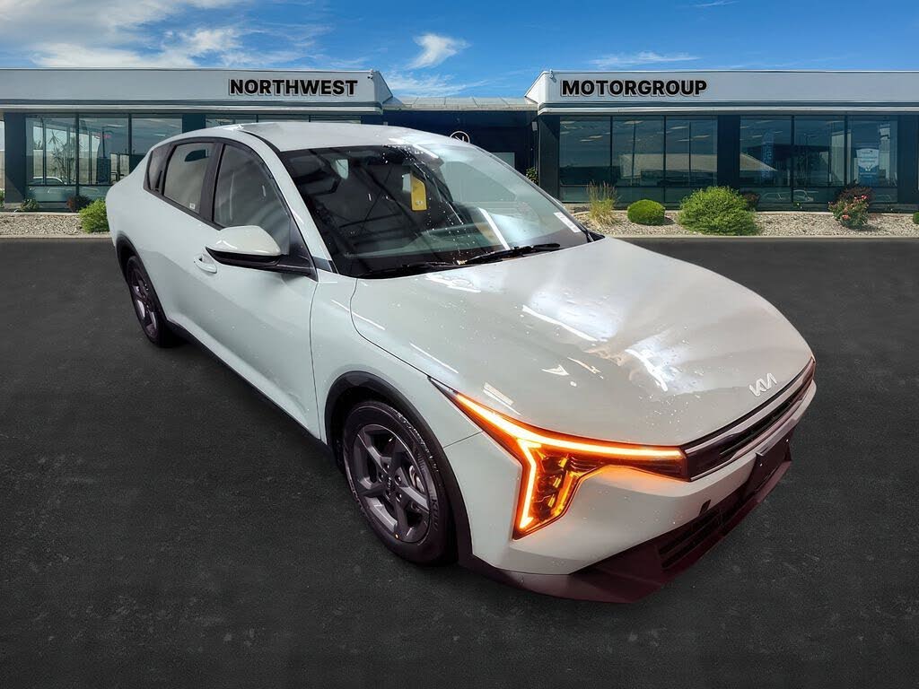2025 Kia K4 LXS FWD