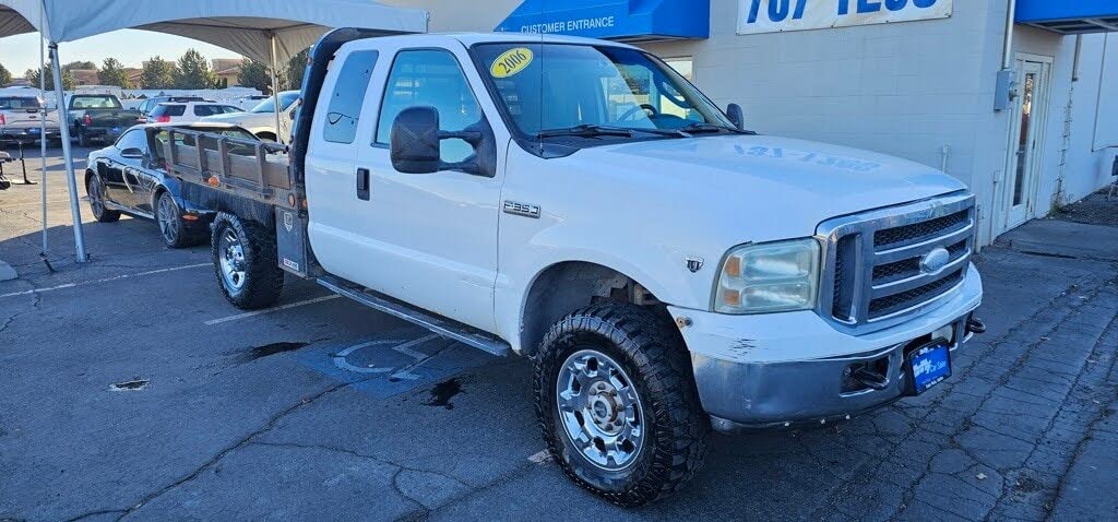 2006 Ford F-350 Super Duty XLT SuperCab SB 4WD