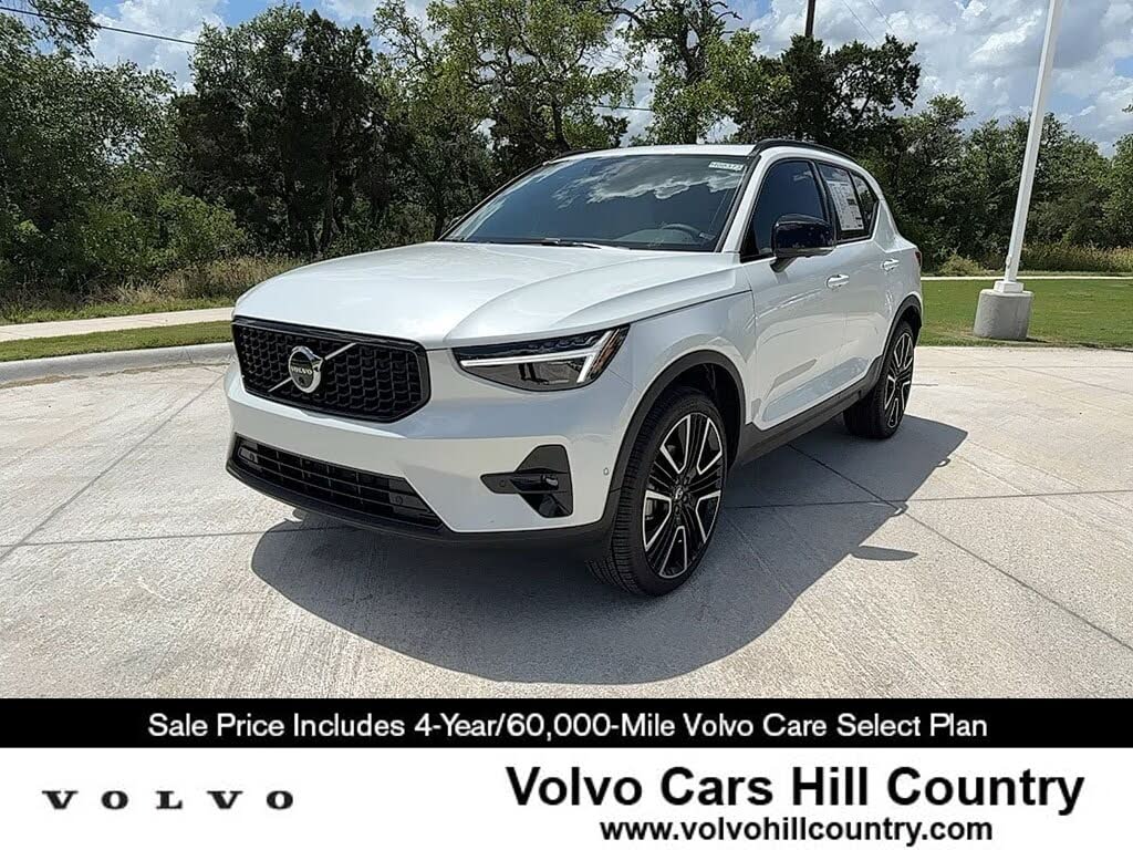 2024 Volvo XC40 B5 Ultimate Dark Theme AWD